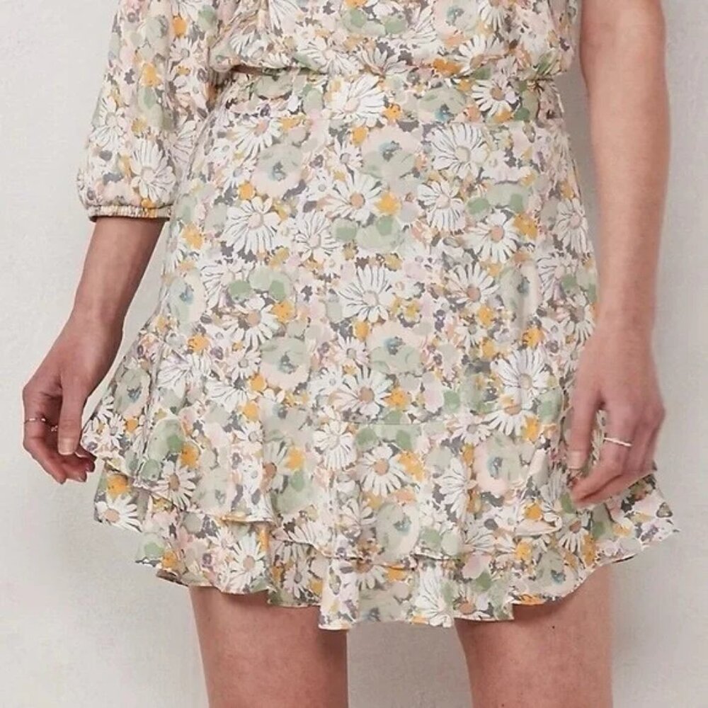 LC Lauren Conrad Ruffle Skirt Floral Lady Daisies Size Medium